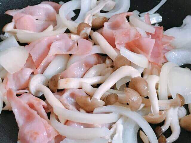 きのことベーコンの黒酢炒め